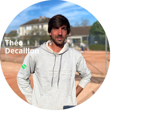 Théo DECAILLON Moniteur de Tennis diplômé, Responsable de l'Ecole de Tennis.